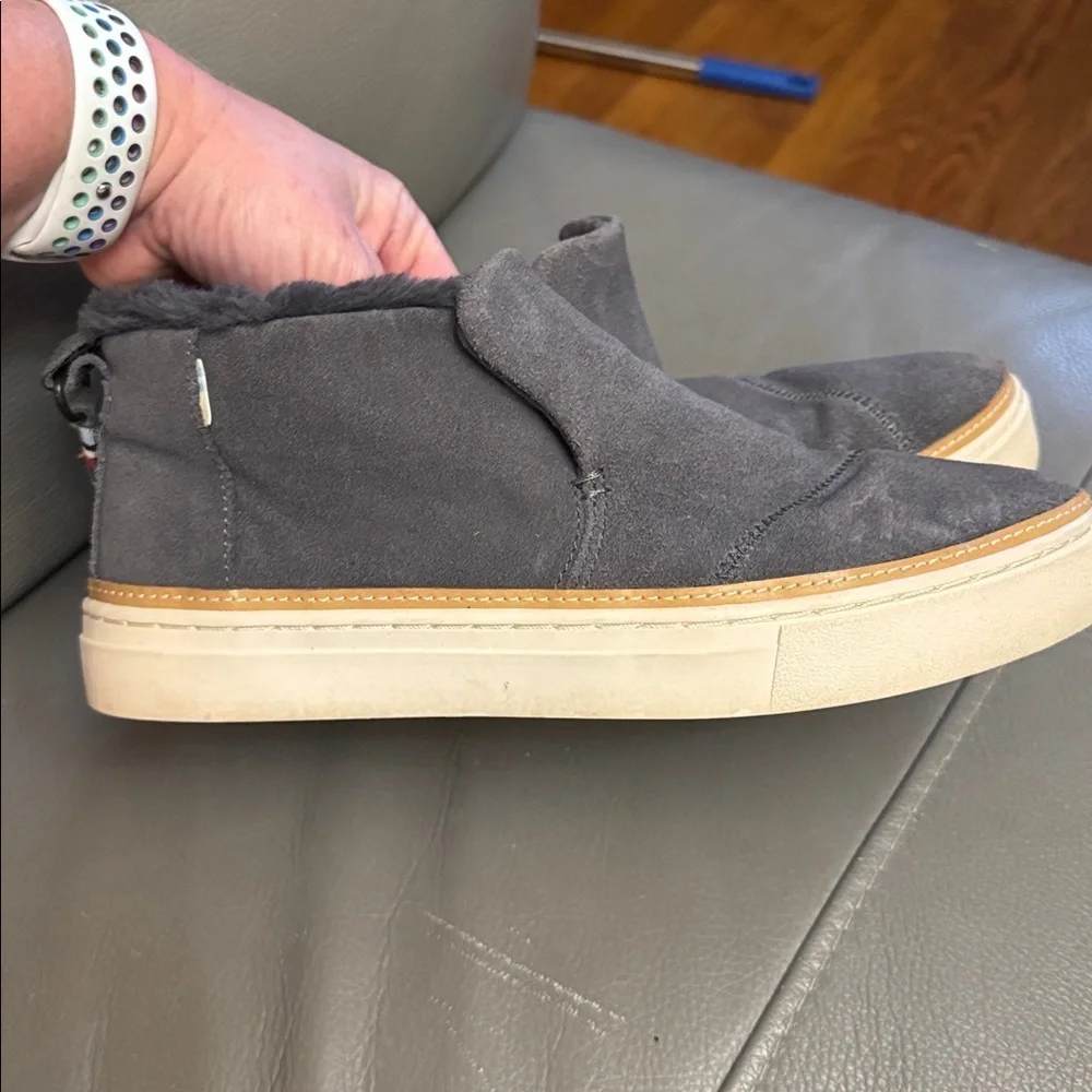 Toms Gray Faux Suede Fleece -Lined Slip-On Women’s Sneakers size 7.5